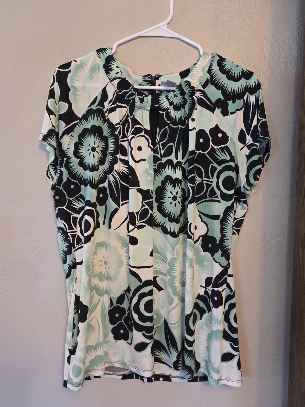 Classic Floral Short Sleeve Top in Mint and Black